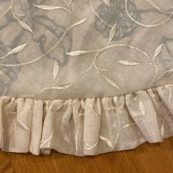 Christmas Tree Skirt GrannyCore CottageCore Elegant White Blue